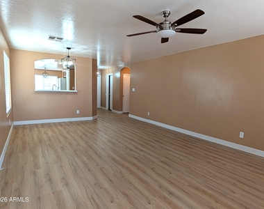 13216 W Mauna Loa Lane - Photo Thumbnail 8