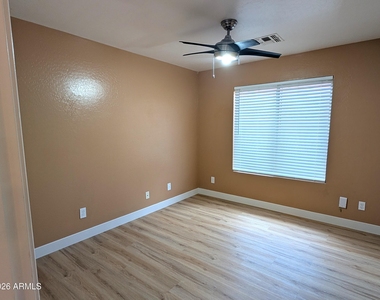 13216 W Mauna Loa Lane - Photo Thumbnail 10