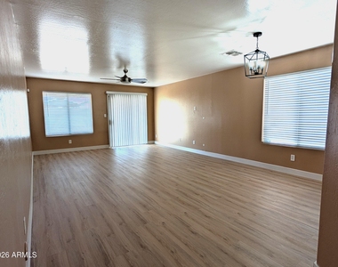 13216 W Mauna Loa Lane - Photo Thumbnail 7