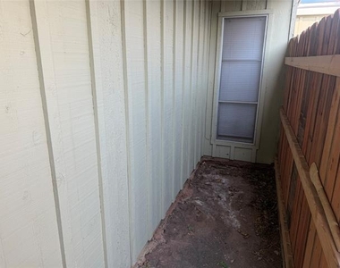 3535 Yale Avenue - Photo Thumbnail 2