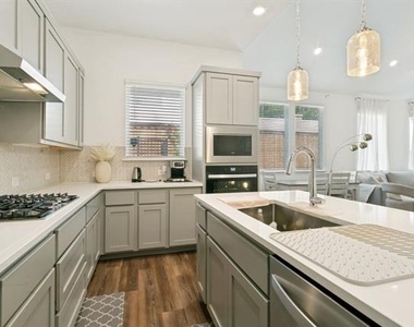 4265 Watson Way - Photo Thumbnail 5