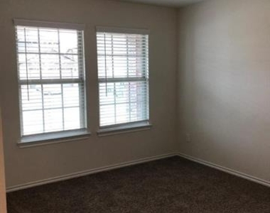 604 Rustic Meadows Trail - Photo Thumbnail 8