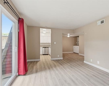 4112 Bowser Avenue - Photo Thumbnail 13