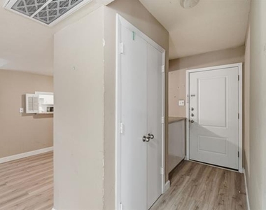 4112 Bowser Avenue - Photo Thumbnail 35