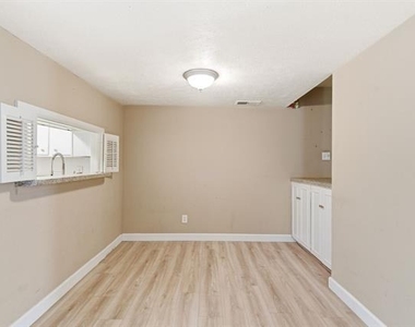 4112 Bowser Avenue - Photo Thumbnail 33