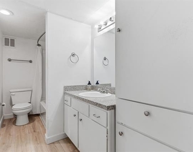 4112 Bowser Avenue - Photo Thumbnail 20