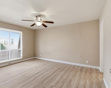 4112 Bowser Avenue - Photo Thumbnail 26