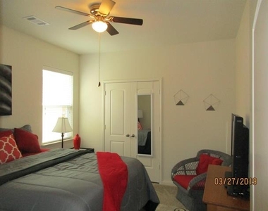 1829 Olive Lane - Photo Thumbnail 11