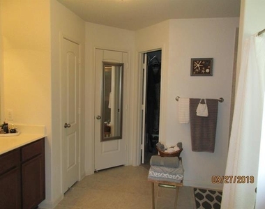 1829 Olive Lane - Photo Thumbnail 9