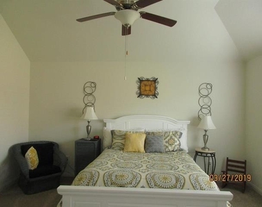 1829 Olive Lane - Photo Thumbnail 7