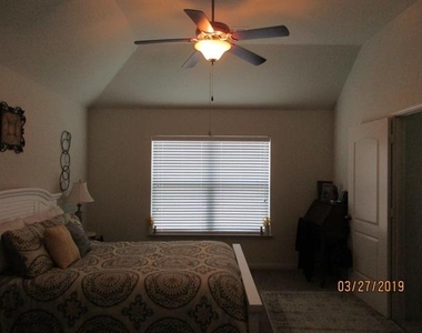 1829 Olive Lane - Photo Thumbnail 8
