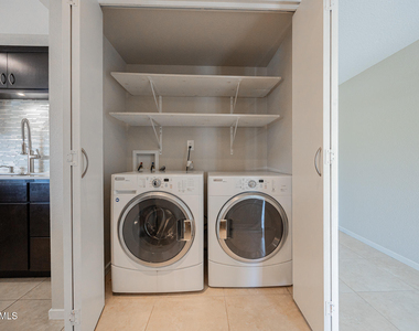1218 E Carter Drive - Photo Thumbnail 17
