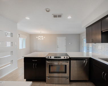 1218 E Carter Drive - Photo Thumbnail 8