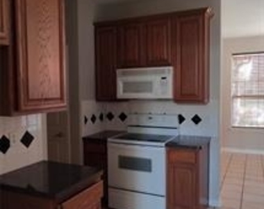 917 Avondale Lane - Photo Thumbnail 17