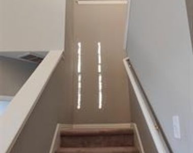 917 Avondale Lane - Photo Thumbnail 20