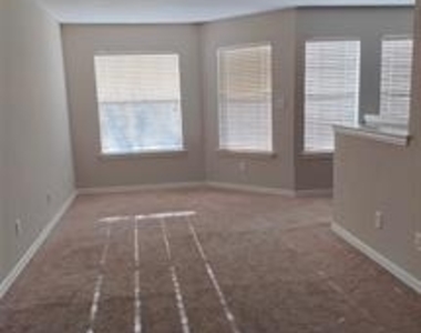 917 Avondale Lane - Photo Thumbnail 27