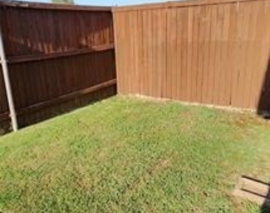 917 Avondale Lane - Photo Thumbnail 11