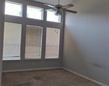 917 Avondale Lane - Photo Thumbnail 10