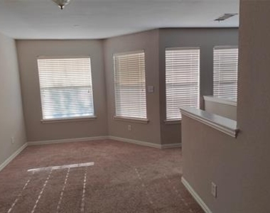 917 Avondale Lane - Photo Thumbnail 32
