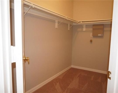 917 Avondale Lane - Photo Thumbnail 6