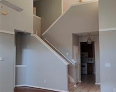 917 Avondale Lane - Photo Thumbnail 15