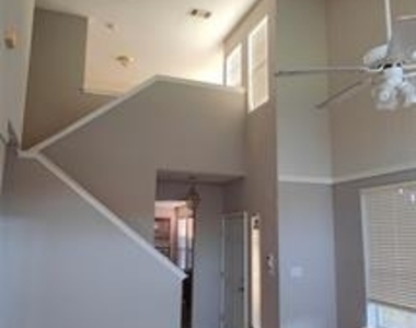 917 Avondale Lane - Photo Thumbnail 14