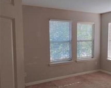 917 Avondale Lane - Photo Thumbnail 29