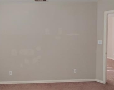 917 Avondale Lane - Photo Thumbnail 31