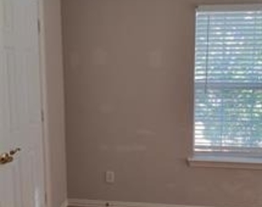 917 Avondale Lane - Photo Thumbnail 30