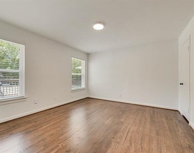 9506 Mercer Drive - Photo Thumbnail 10