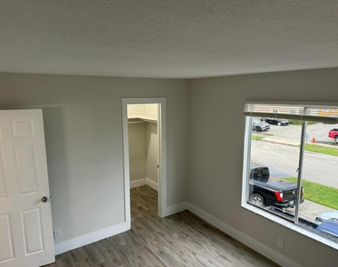 1500 Crescent Circle - Photo Thumbnail 9
