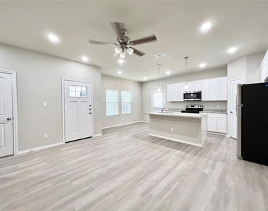 3501 E Renfro Street - Photo Thumbnail 7