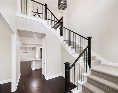 1053 Emil Place - Photo Thumbnail 2