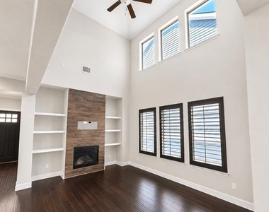 1053 Emil Place - Photo Thumbnail 4
