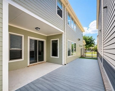 1053 Emil Place - Photo Thumbnail 15