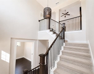 1053 Emil Place - Photo Thumbnail 16