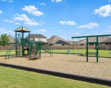 1053 Emil Place - Photo Thumbnail 36