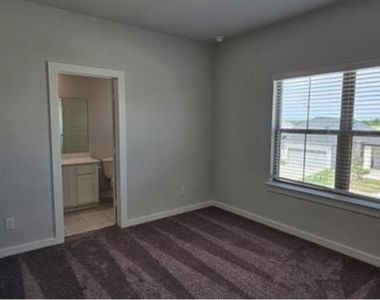 103 Travine Drive - Photo Thumbnail 7