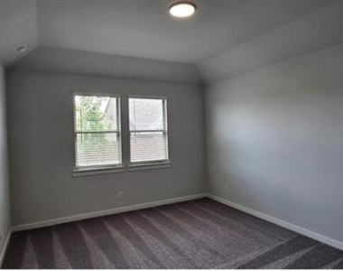 103 Travine Drive - Photo Thumbnail 8