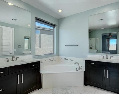 2942 W Amber Sun Drive - Photo Thumbnail 15