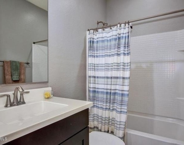2942 W Amber Sun Drive - Photo Thumbnail 16