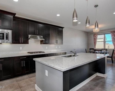 2942 W Amber Sun Drive - Photo Thumbnail 10