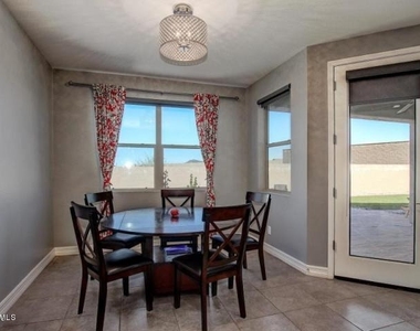 2942 W Amber Sun Drive - Photo Thumbnail 5