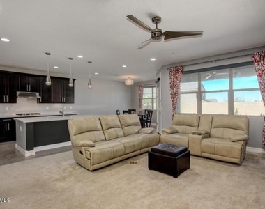 2942 W Amber Sun Drive - Photo Thumbnail 3