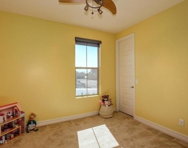 2942 W Amber Sun Drive - Photo Thumbnail 18