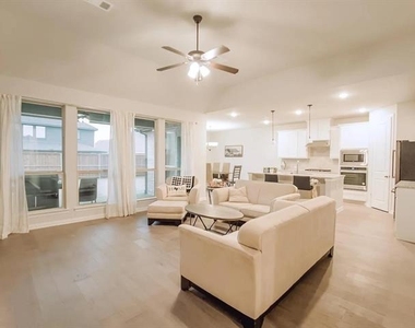 504 Antler Drive - Photo Thumbnail 4