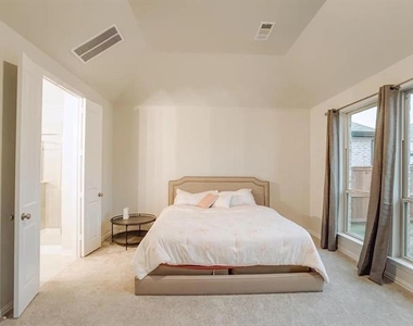 504 Antler Drive - Photo Thumbnail 10