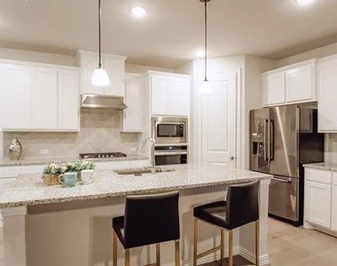 504 Antler Drive - Photo Thumbnail 5