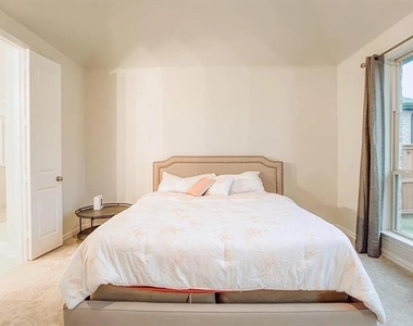 504 Antler Drive - Photo Thumbnail 12