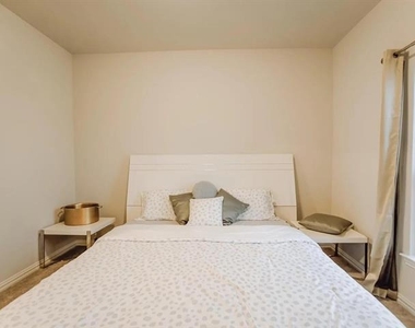 504 Antler Drive - Photo Thumbnail 7